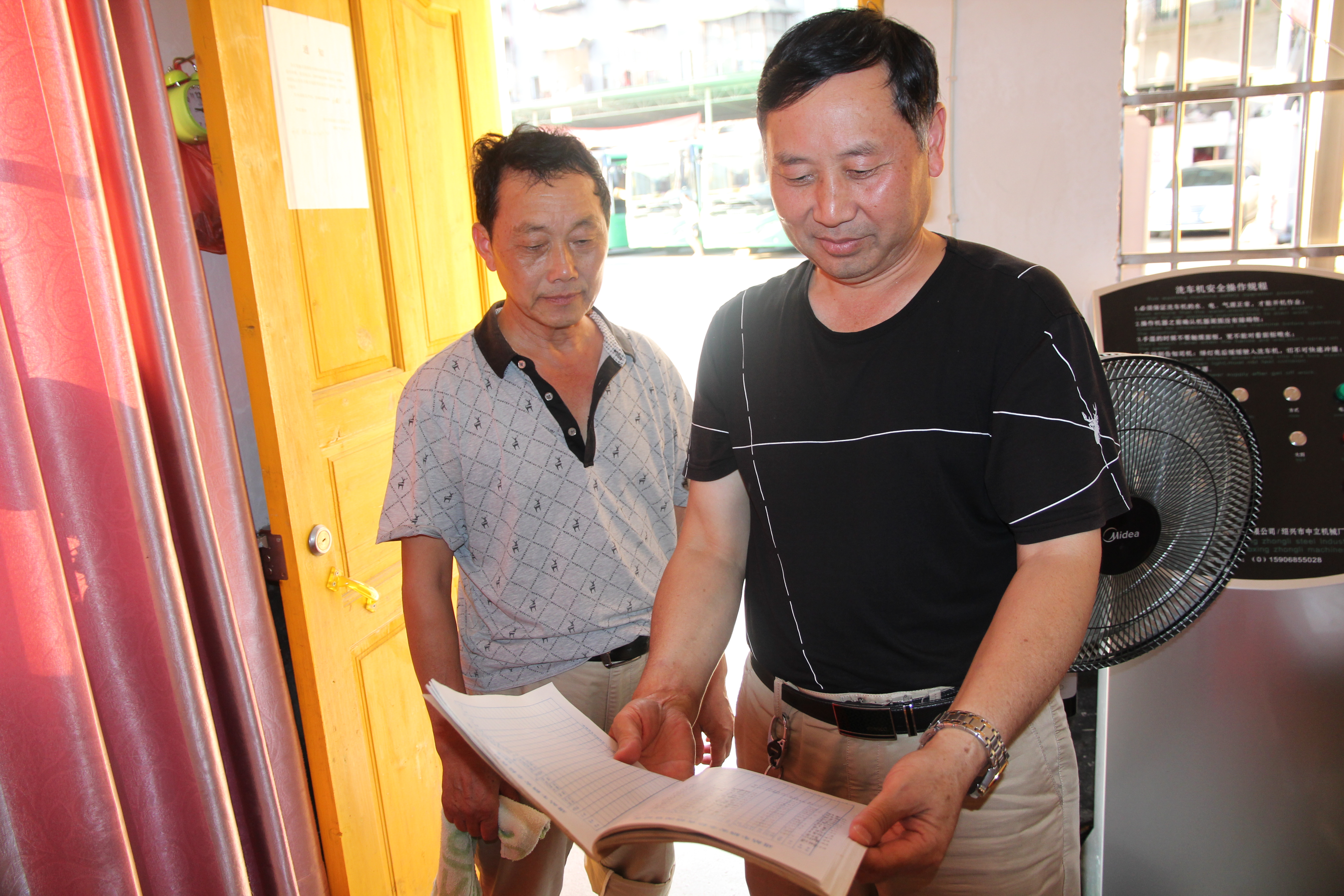 干工作就要盡力干好 ——記集團(tuán)公司優(yōu)秀黨員、綏寧綠洲公汽公司經(jīng)理李茂良 祖   冠